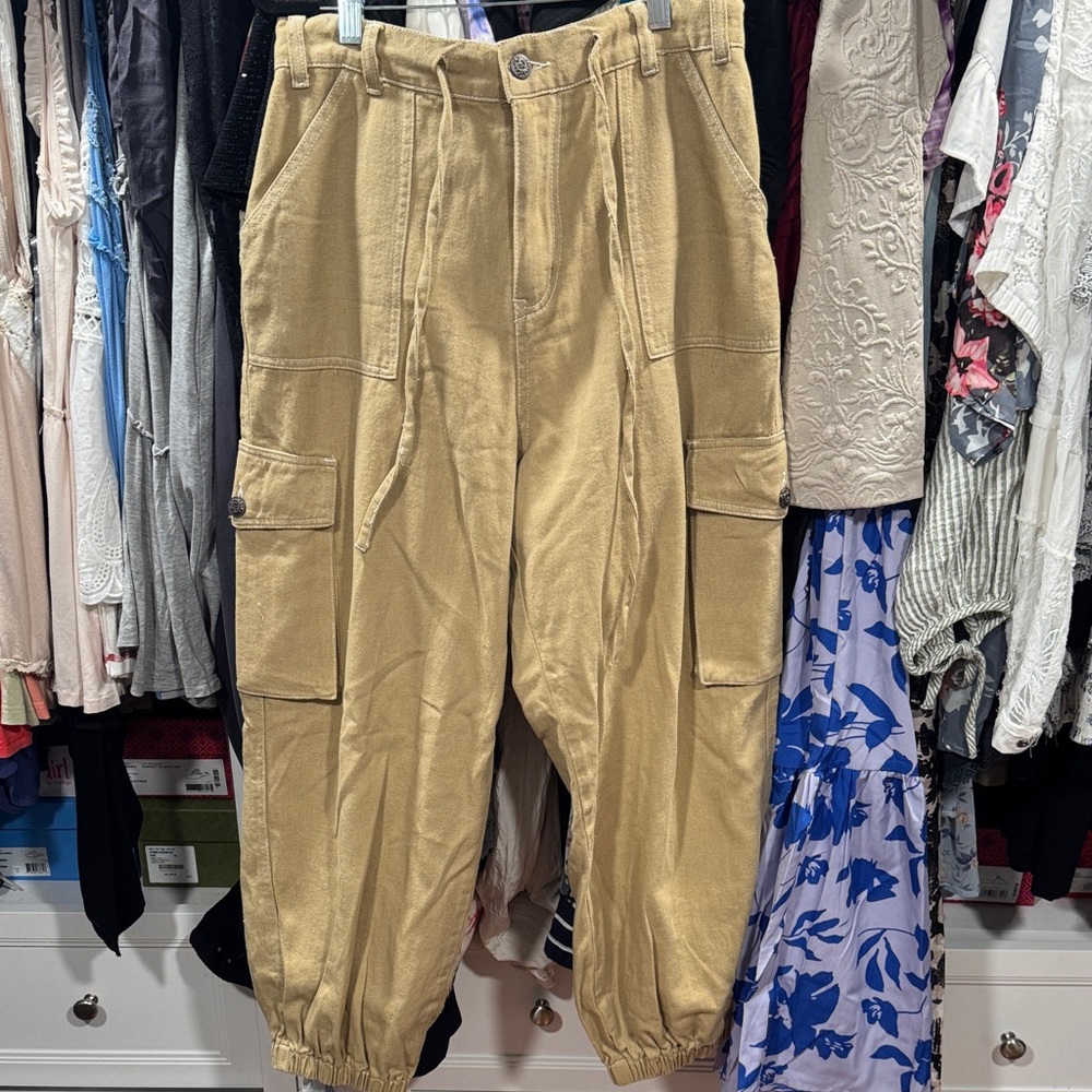 Women’s khaki Tan Cargo jogger Pants POL